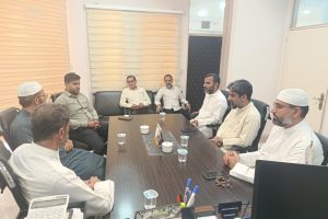 دیدار جمعی از علما و مدرسین مدرسه علوم دینی امام شافعی شهرستان سیریک با شهردار بندر سیریک