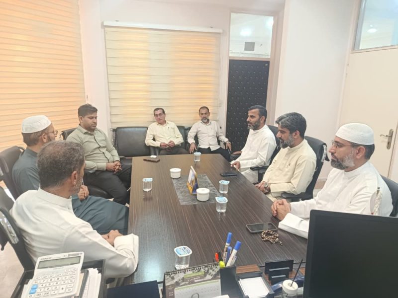 دیدار جمعی از علما و مدرسین مدرسه علوم دینی امام شافعی شهرستان سیریک با شهردار بندر سیریک