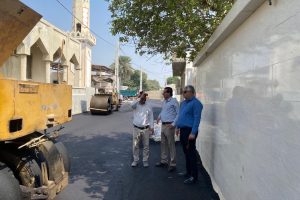 آغاز عملیات بهسازی و آسفالت معابر بافت فرسوده شهر بندر سیریک